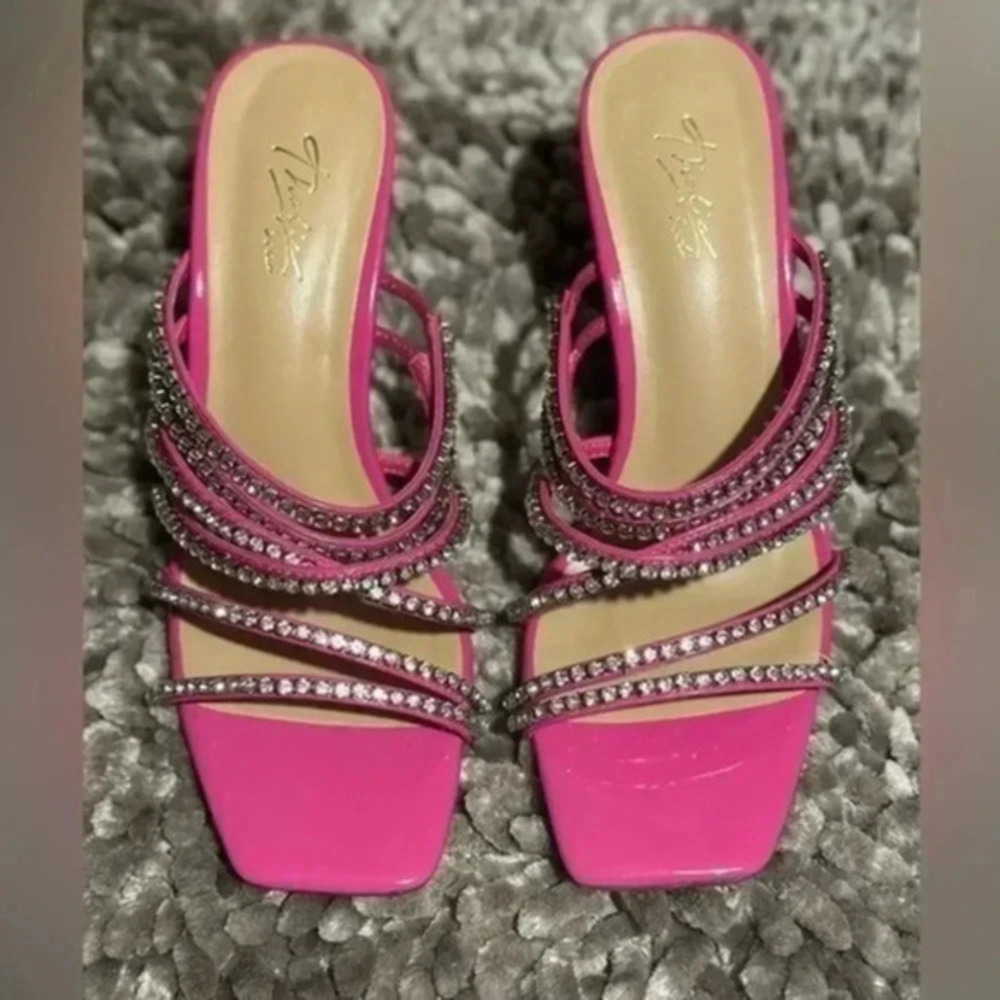 Thalia Sodi Star studded ⭐️ Women’s size 8US